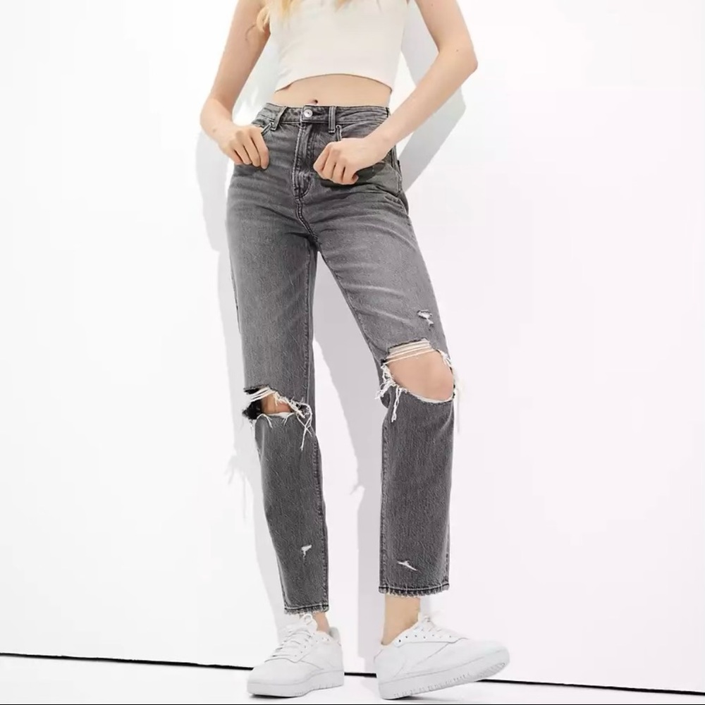 American Eagle High Waist Ripped Mom Jeans Size 6